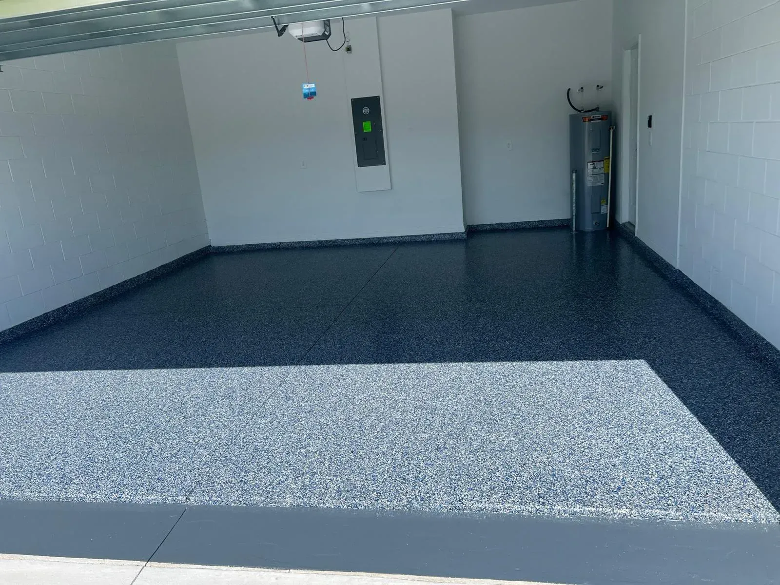 Finished flake epoxy floor